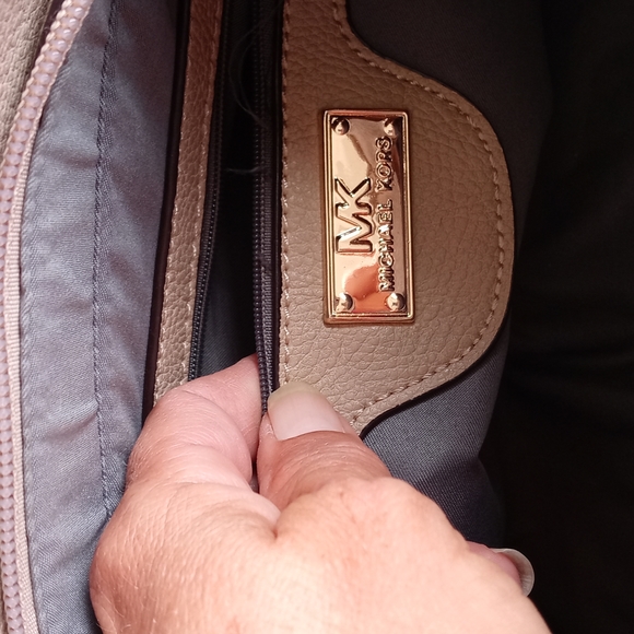 MICHAEL KORS HAMILTON ZIP CLOSER SATCHEL - Picture 8 of 11